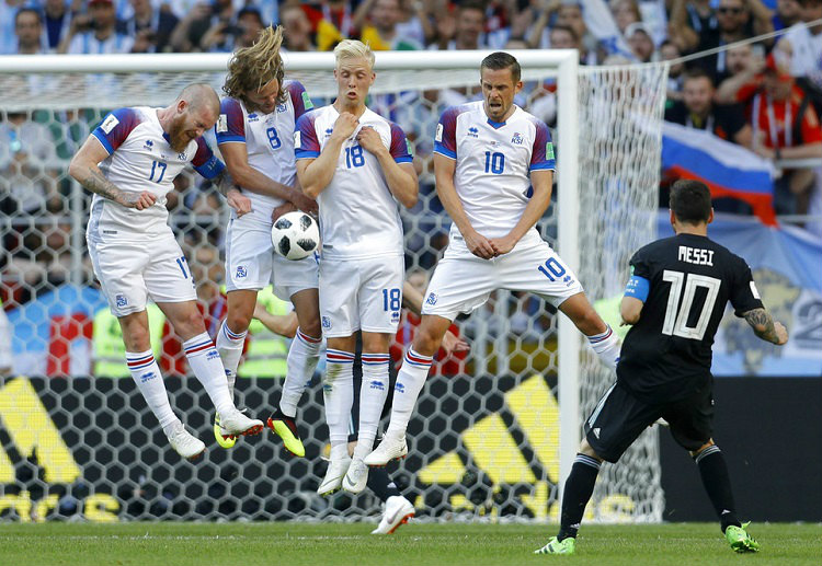 Ronaldo gọi nhưng Messi không trả lời.