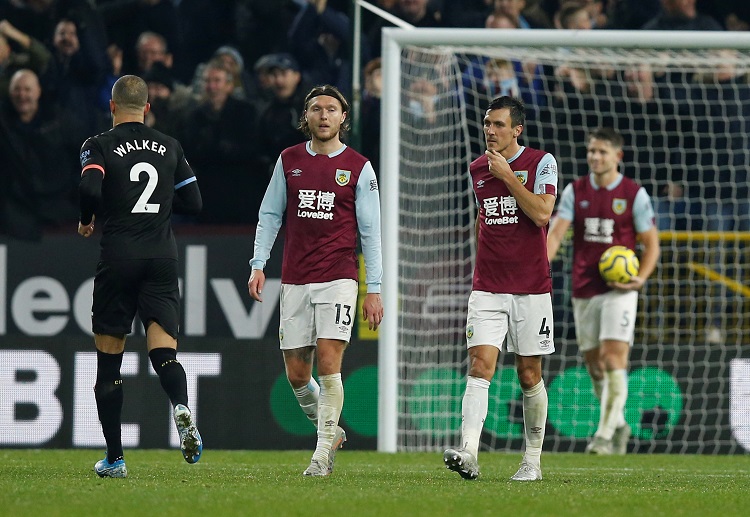 Premier League: Brady là người mang về bàn thăng cho Burnley