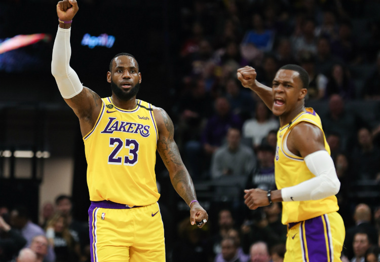 NBA 开拓者队 vs 湖人队的赛场动态
