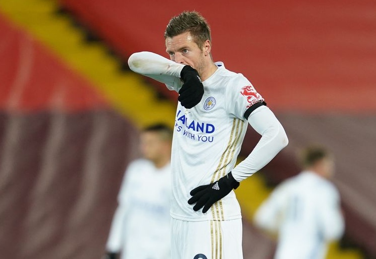 Premier League: Liverpool tiếp tục là đội làm chủ cuộc chơi và liên tục khiến cầu môn của Leicester chao đảo.