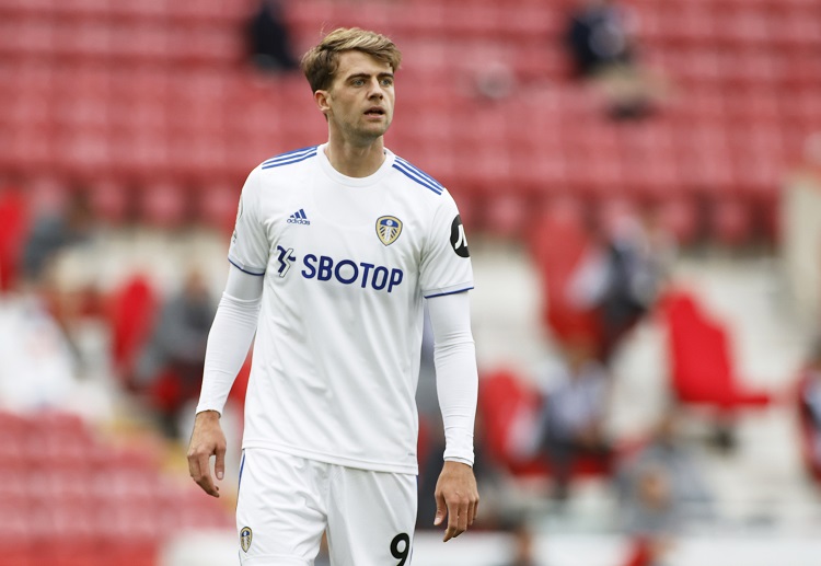 Patrick Bamford siap membobol gawang Newcastle di pekan ke-12 Liga Inggris