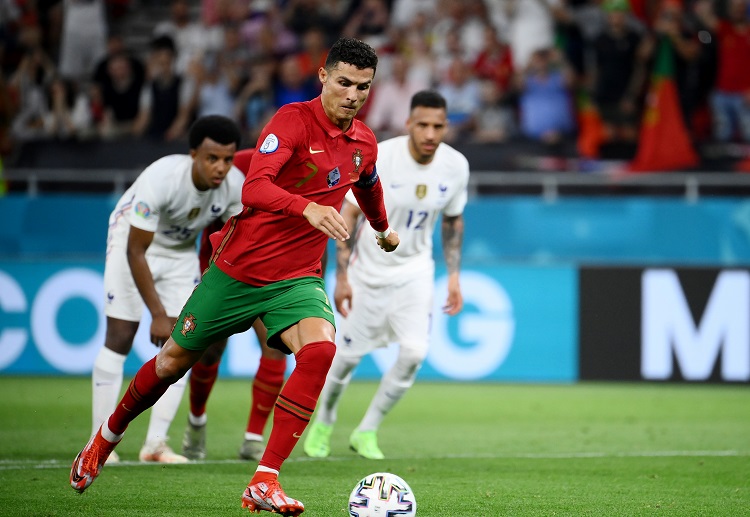 葡萄牙 C罗的粉丝正在为他们打气