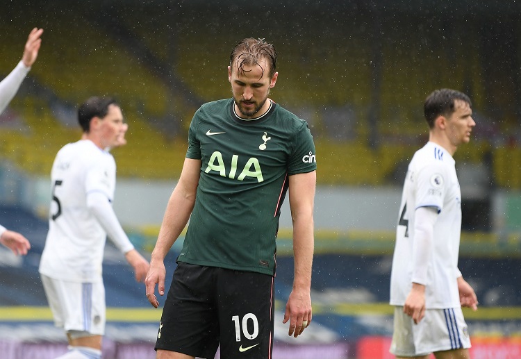 Premier League: Sau giờ nghỉ giải lao, Tottenham đẩy cao đội hình lên tìm kiếm bàn gỡ.