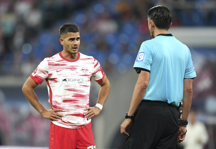 Bundesliga: RB Leipzig có được bàn thắng thu hẹp cách biệt khi Laimer tung cú sút