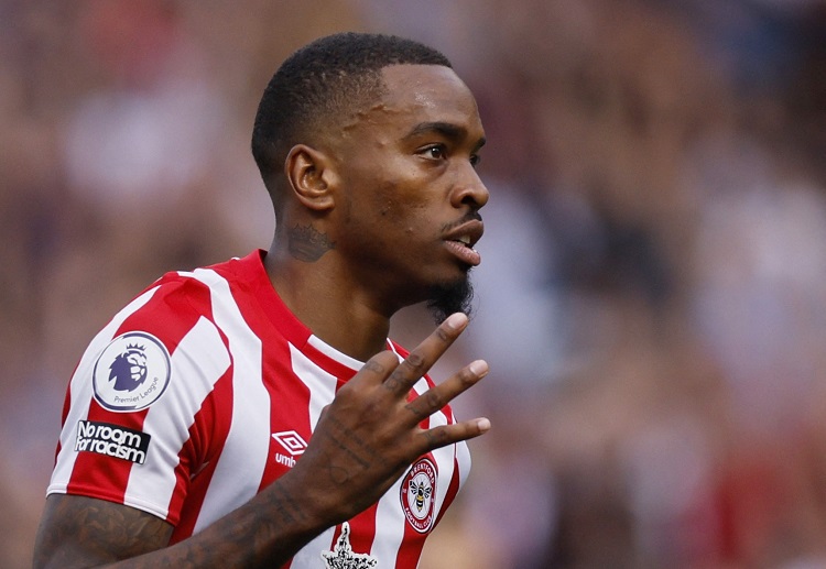 英超 布伦特福德 的球员正在尝试得分