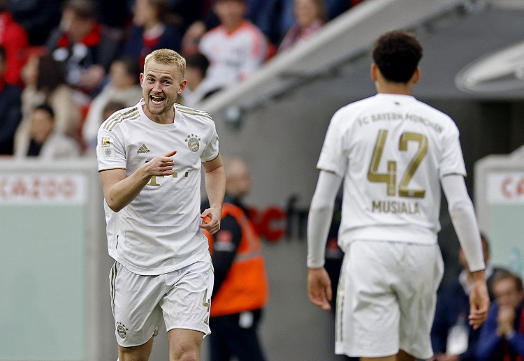 ဒါ့အပြင် ဒီလစ်ဂျ် ကိုယ်တိုင် ကလည်း ဆရာဟောင်း ရှိရာ ပရီးမီးယားလိဂ် ကလပ်ဆီ ပြောင်းရွှေ့ဖို့ စိတ်အားထက်သန်နေပြီ ဖြစ်တာကြောင့် မကြာခင် အပြောင်းအရွှေ့ ဖြစ်မြောက်လာဖွယ် ရှိနေပါတယ်။