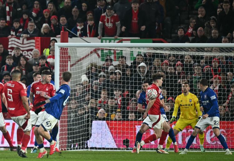 노팅엄 포레스트는 승부차기에서 입스위치 타운을 꺾고 FA컵 8강에 진출했다.