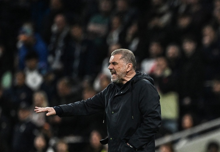 英超联赛 输球后，托特纳姆热刺的主场球迷对主教练波斯特科格鲁表达了愤怒，并高喊让他下课。