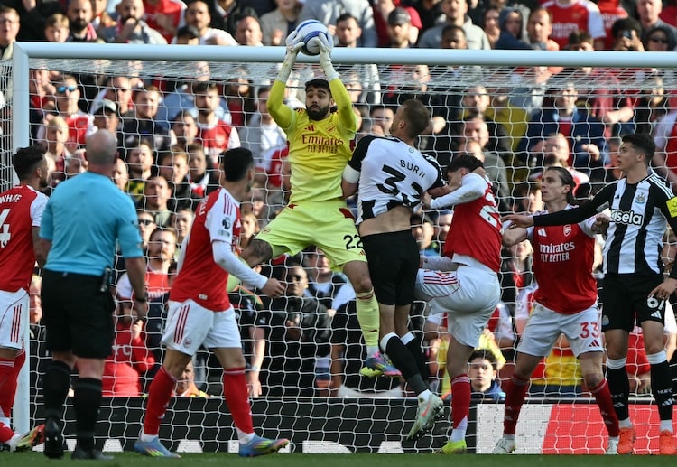 英超联赛 大卫·拉亚成功扑救纽卡的射门