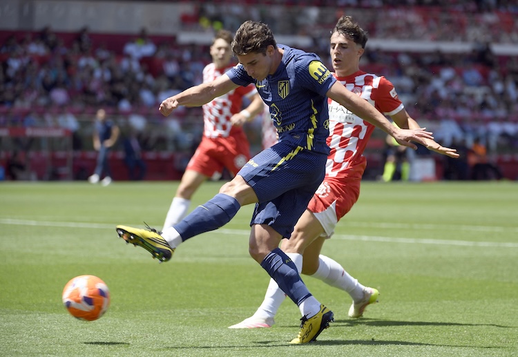 西甲联赛 阿尔瓦雷斯远射制造威胁,门将出现失误,朗格莱补射再下一城