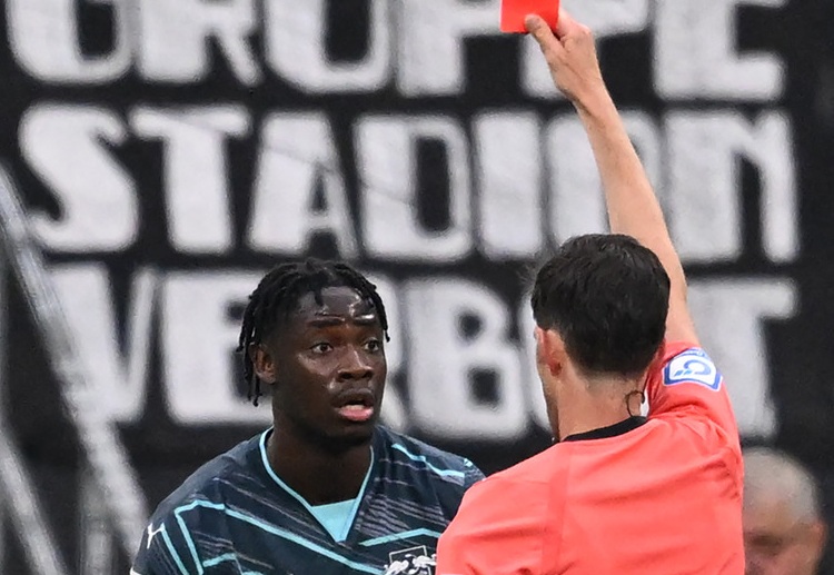 德甲联赛 见红被逐