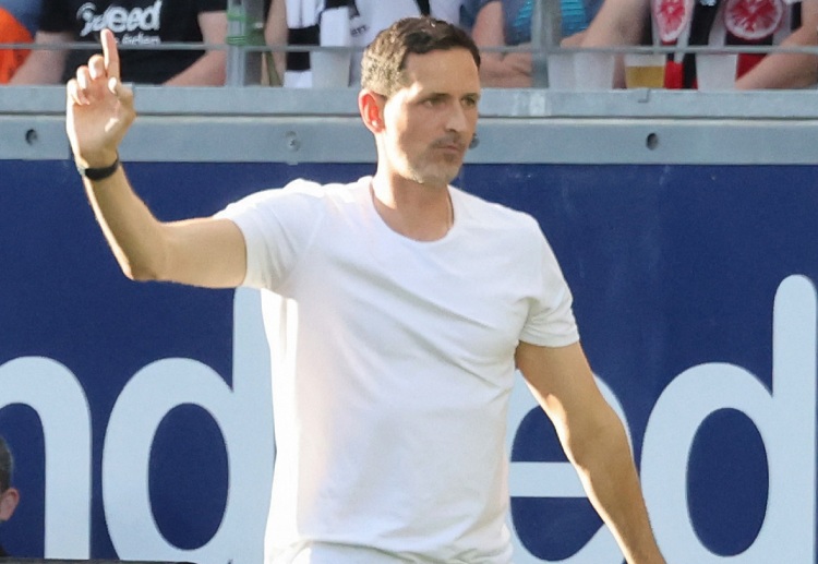 분데스리가의 아인트라흐트 프랑크푸르트는 2028년 6월까지 계약을 연장하며 디노 토프묄러 감독과 함께하기로 했다.