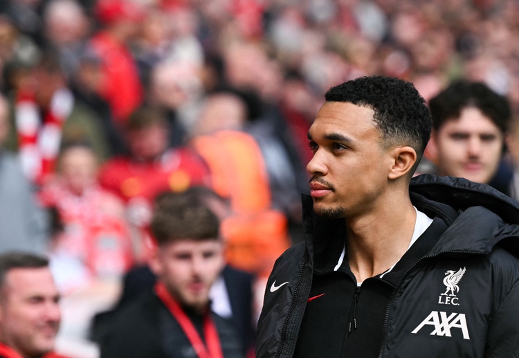 အာနိုးလ်ဟာ ပရီးမီးယားလိဂ် ကလပ်မှာ နှစ်ပေါင်း ၂၀ ကျော်ကြာ ဖြတ်သန်းခဲ့ပြီး ပြိုင်ပွဲစုံ ၃၅၂ ပွဲ ကစားကာ ၂၃ ဂိုး သွင်းယူနိုင်ခဲ့ပါတယ်။