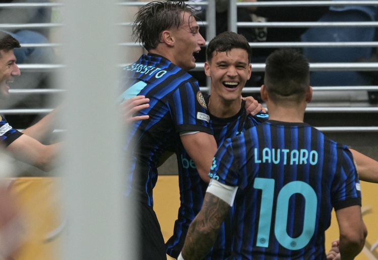 世俱杯 依靠卡尔波尼关键进球，国际米兰2比1逆转战胜浦和红钻，迎来新帅齐沃的首胜。