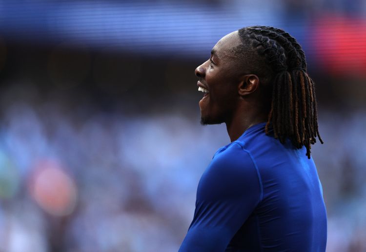 ပဲလေ့စ် ကတော့ အီးဇီး အတွက် ပေါင် ၆၈ သန်း အလိုရှိနေပြီး ဒီပမာဏဟာ ပရီးမီးယားလိဂ် ထိပ်သီးတို့ အတွက် မခက်ခဲပေမယ့် ငွေပေးချေမှု ပုံစံ ကိုတော့ ညှိနှိုင်းဖို့ လိုအပ်နေပါသေးတယ်။