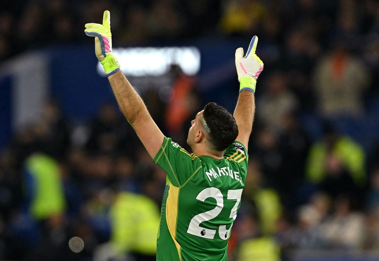 မာတီနက်ဇ်ဟာ အစောပိုင်းမှာ ဗီလာ ကနေ ထွက်ခွာဖို့ အခြေအနေ မရှိခဲ့ပေမယ့် ပြီးခဲ့တဲ့ ရာသီ ပရီးမီးယားလိဂ် အိမ်ကွင်း နောက်ဆုံး ပွဲစဉ်မှာ စပါး အနိုင်ရပြီးနောက် ပရိသတ်တွေကို မျက်ရည်တွေနဲ့ နှုတ်ဆက်ခဲ့ပါတယ်။