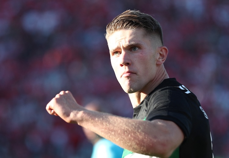 ဒီလို ဂိုးသွင်း စွမ်းရည်တွေကြောင့် ယိုကီးရက်စ်ကို လန်ဒန် မြောက်ဘက်ခြမ်း ကလပ်တွေက စိတ်ဝင်စားနေခဲ့ပြီး အာဆင်နယ်ရဲ့ ပရီးမီးယားလိဂ် ပြိုင်ဘက် ချဲလ်ဆီး ကလည်း အသက် ၂၆ နှစ် အရွယ် တိုက်စစ်မှူးကို စောင့်ကြည့်နေတယ်လို့ သိရပါတယ်။