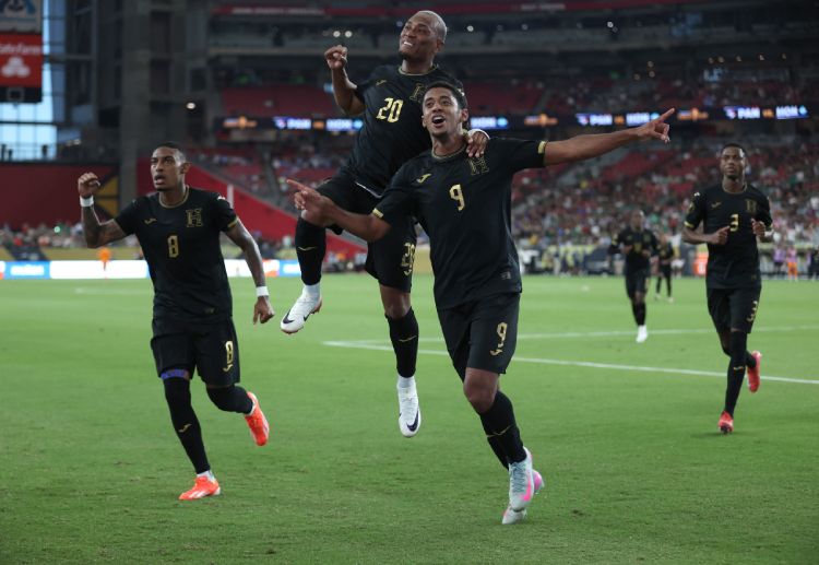 美洲金杯  洛萨诺突破能力突出，将对墨西哥防线形成威胁。