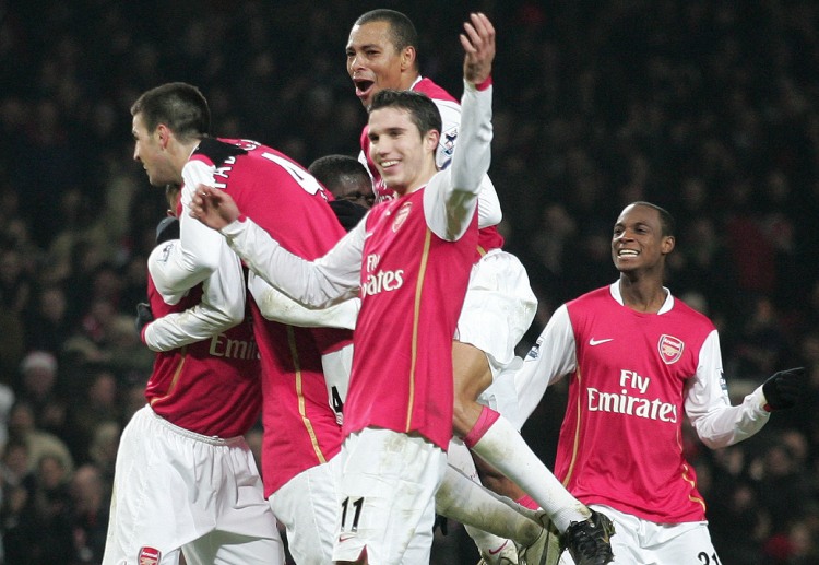 Premier League: Mẫu áo sân nhà của Arsenal có màu đỏ thẫm nổi bật