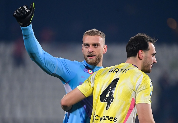 ဂျူဗင်တပ်စ် ဂိုးသမား မစ်ချဲလ် ဒီ ဂရီဂေါ်ရီယို ကတော့ ပရီးမီးယားလိဂ် ကလပ် မန်စီးတီး ထံမှ ချဉ်းကပ်မှုကို ပယ်ချခဲ့ကြောင်း TuttoMercatoWeb က ဖော်ပြခဲ့ပါတယ်။