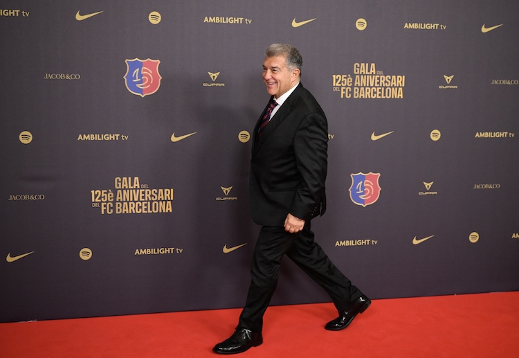 足球 巴萨主席与欧足联进行了多轮谈判，最终达成和解。