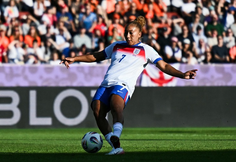 欧锦赛 阿莱西亚·鲁索助攻三次，劳伦·詹姆斯梅开二度，是英格兰进攻利器。