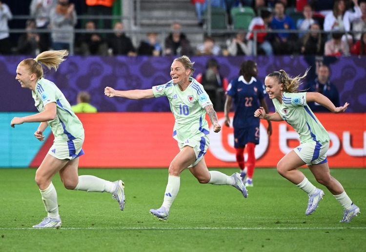 欧锦赛  杰斯·费什洛克作为威尔士进攻主力，在对法国的比赛中打入大赛首球。