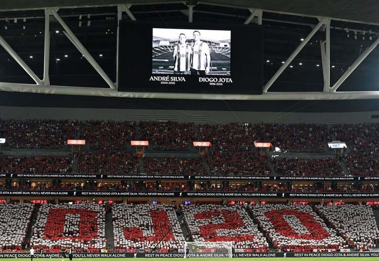 友谊赛 赛前，球队和球迷为因病离世的若塔举行了悼念仪式。