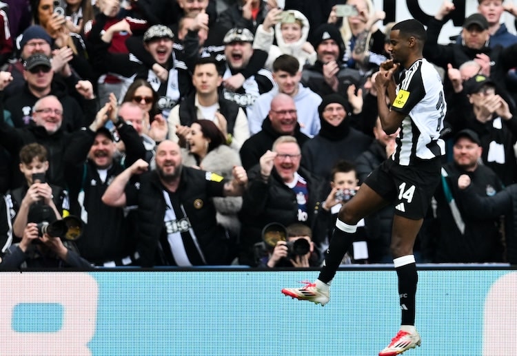 英超联赛 伊萨克假装受伤缺席训练，埃迪-豪表达强烈不满。