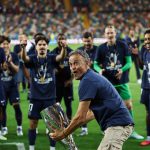 ပီအက်စ်ဂျီဟာ ၂၀၂၅ ခုနှစ် အတွင်း ၅ လုံးမြောက် ဆုဖလားကို ရယူနိုင်ခဲ့ပေမယ့် နည်းပြ ဖြစ်သူ လူးဝစ္စ အန်နရီကေး ကတော့ သူ့အသင်း အနေနဲ့ ဥရောပစူပါဖလား ရဖို့ မထိုက်တန်ခဲ့ဘူးလို့ ပြောကြားခဲ့ပါတယ်။