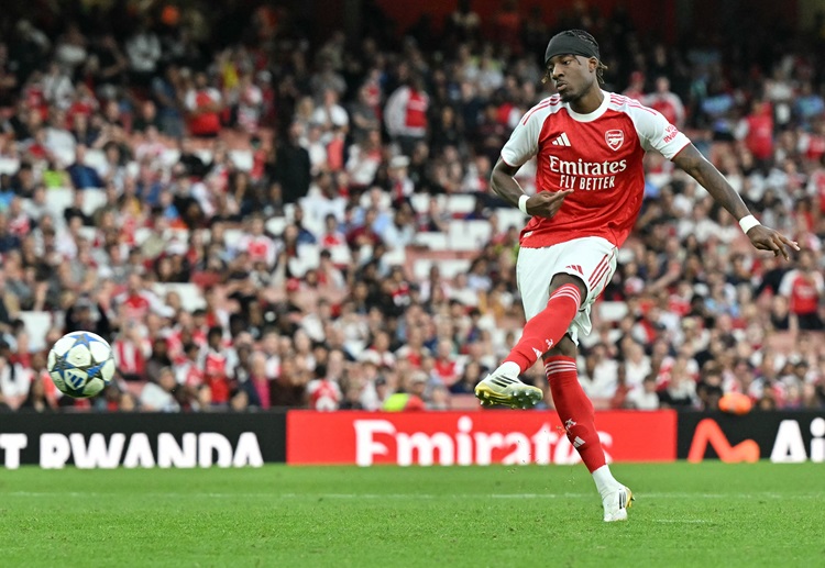 အာဆင်နယ်ဟာ ဒီရာသီ ပရီးမီးယားလိဂ် အဖွင့် ၅ ပွဲမှာ ၃ ပွဲနိုင်၊ ၁ ပွဲ သရေ၊ ၁ ပွဲ ရှုံးထားပြီး ဇယားထိပ်က လစ်ဗာပူးလ်ကို ၅ မှတ် အကွာနဲ့ ဆက်လက် ဖိအားပေးနေဆဲ ဖြစ်ပါတယ်။