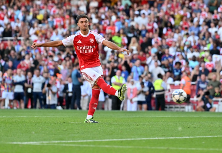 အာဆင်နယ်ဟာ မန်ချက်စတာစီးတီးနဲ့ ထိပ်တိုက်တွေ့ဆုံခဲ့တဲ့ ပရီးမီးယားလိဂ် နောက်ဆုံး ၄ ကြိမ်ဆက် မရှုံးထားပဲ ၂ ပွဲနိုင်၊ ၂ ပွဲ သရေ ကစားထားပါတယ်။