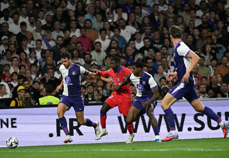 法甲联赛  登贝莱打入两球并送出一次助攻，状态火热。