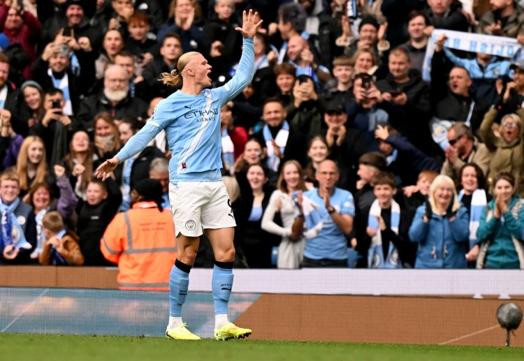 Premier League: Man City tạm vươn lên ngôi đầu