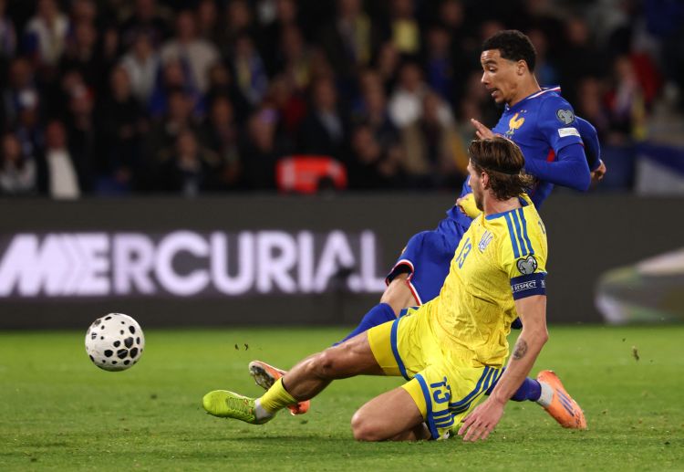 世界杯预选赛  埃基蒂克与姆巴佩打出默契配合，攻入法国锁定胜局的一球。