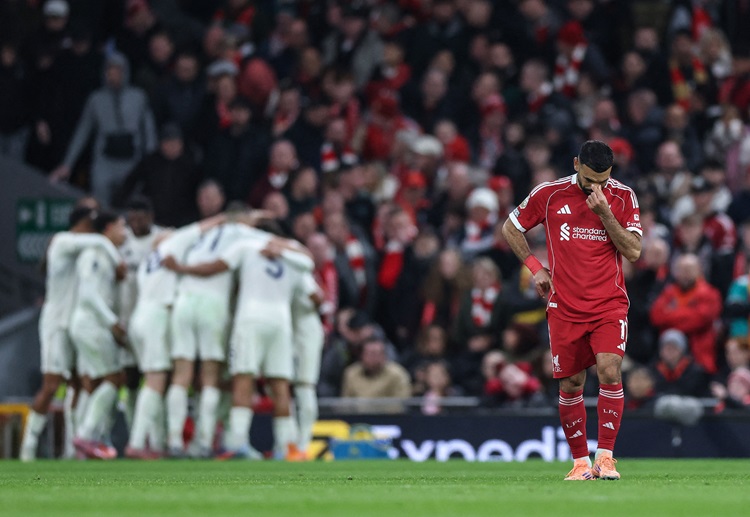 ဒီရာသီ ပရီးမီးယားလိဂ်မှာ ရှုံးပွဲ ၆ ပွဲ အထိ ရှိလာတဲ့ လစ်ဗာပူးလ်က အဓိက ပြိုင်ဘက်တွေနဲ့လည်း ရမှတ် ကွာဟချက် ကြီးမားလာပြီး ချန်ပီယံဘွဲ့ကို ကာကွယ်ဖို့တော့ မဖြစ်နိုင်သလောက် ရှိနေခဲ့ပြီလည်း ဖြစ်ပါတယ်။