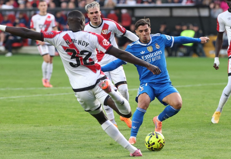 ဒီးယက်ဇ် ကတော့ လာလီဂါ ကလပ် ရီးရဲလ်မက်ဒရစ်မှာ ပုံမှန် ပွဲထွက်ခွင့် ပျောက်ဆုံးနေတာကြောင့် မပျော်ရွှင် ဖြစ်နေပါတယ်။