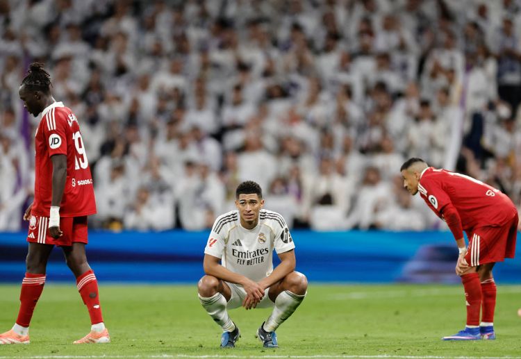 西甲联赛 贝林厄姆高高跃起,头球攻破球门,为皇马取得1比0领先。