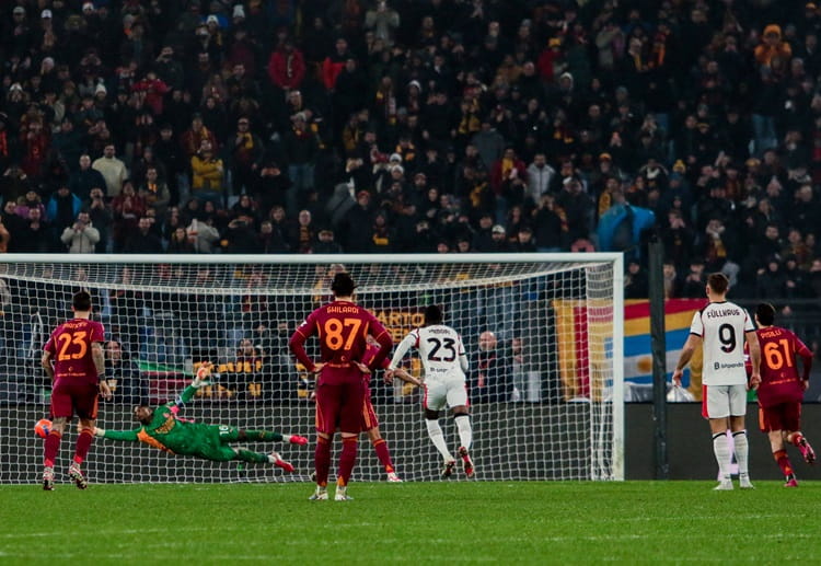 意甲联赛 米兰门将迈尼昂在比赛中表现神勇,多次做出关键扑救