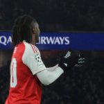 အာဆင်နယ်ဟာ ချန်ပီယံလိဂ် သမိုင်းတစ်လျှောက် အုပ်စုအဆင့် (လိဂ်အဆင့်) မှာ ရမှတ် အပြည့်နဲ့ နိုင်ပွဲ အားလုံးရတဲ့ ပထမဦးဆုံး အသင်း အဖြစ် မှတ်တမ်းဝင်ခဲ့ပါတယ်။