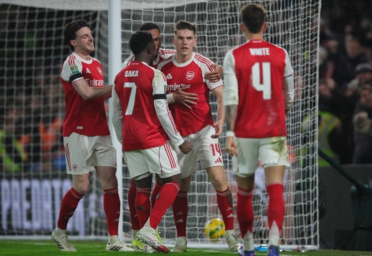 အာဆင်နယ်က ဒီရာသီ ပရီးမီးယားလိဂ် မှာရော၊ ချန်ပီယံလိဂ် မှာပါ အမှတ်ပေးဇယားကို ဦးဆောင်နေတဲ့ အသင်းပါ။