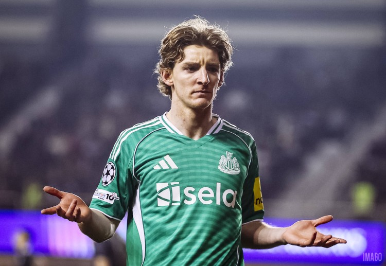 ပရီးမီးယားလိဂ် ထိပ်သီး ယူနိုက်တက်ဟာ နယူးကာဆယ် ကွင်းလယ်လူ ဆန်ဒရို တိုနာလီနဲ့ တိုက်စစ် ကစားသမား အန်တိုနီ ဂေါ်ဒွန် တို့ကို အတွဲလိုက် ခေါ်ယူဖို့ စိတ်ဝင်စားနေပါတယ်။