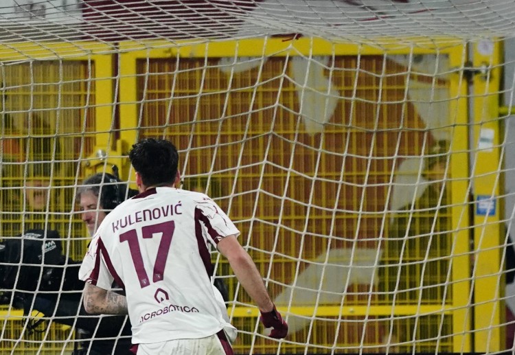 意大利杯   库伦诺维奇把握机会破门，为都灵追回一球。