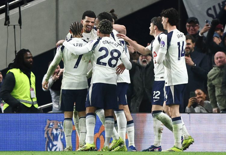 英超联赛 尽管英超战绩不佳,热刺在欧冠小组赛表现稳健,8场比赛拿到17分,顺利晋级16强。