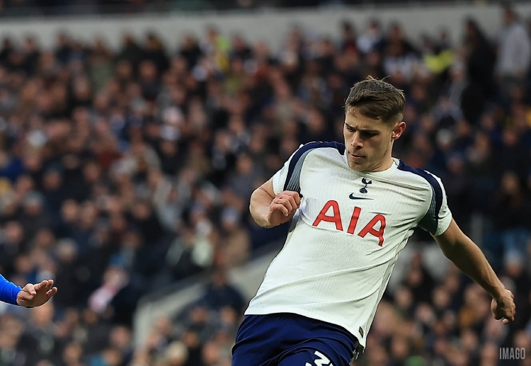 이날 패배로 토트넘은 공식전 5연패 및 리그 11경기 연속 무승 부진에 빠졌다.