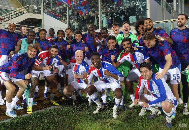 欧会杯 水晶宫首次闯入欧会杯四强，球员们赛后欢庆这一里程碑时刻。