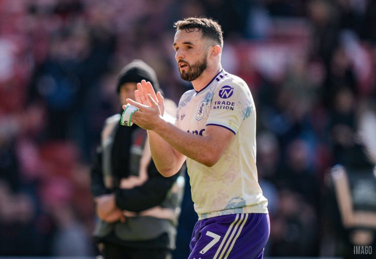 John McGinn đối đầu Manzambi ở hàng tiền vệ trận chung kết Europa League