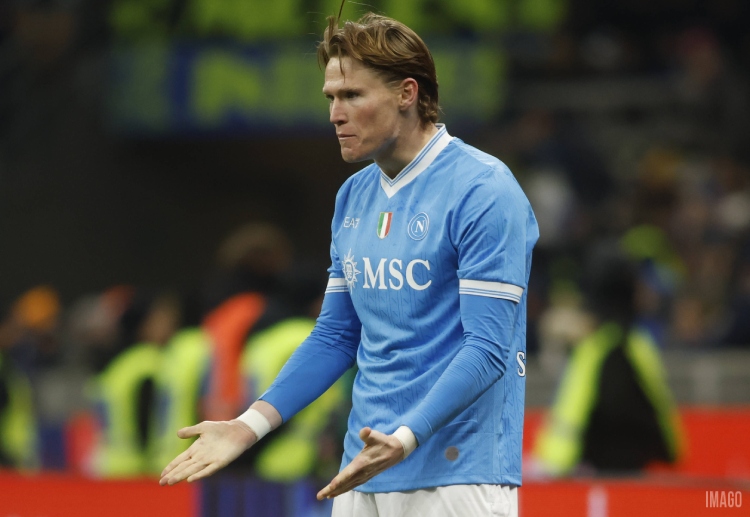 ရွန်နီ ကတော့ သူ့ရဲ့ ပရီးမီးယားလိဂ် ကလပ်ဟောင်း အနေနဲ့ အသက် ၂၉ နှစ် အရွယ် ရှိပြီ ဖြစ်တဲ့ နာပိုလီ ကြယ်ပွင့်ကို အလွယ်တကူ မလွှတ်ခဲ့သင့်ကြောင်း ပြောဆိုခဲ့တာပါ။
